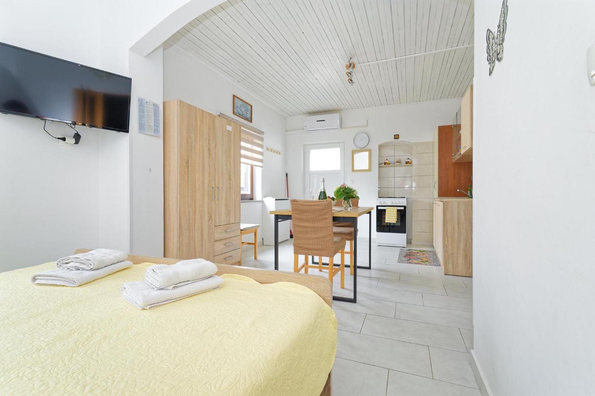 Apartments Grassi By Rent Istria อูมัค ภายนอก รูปภาพ