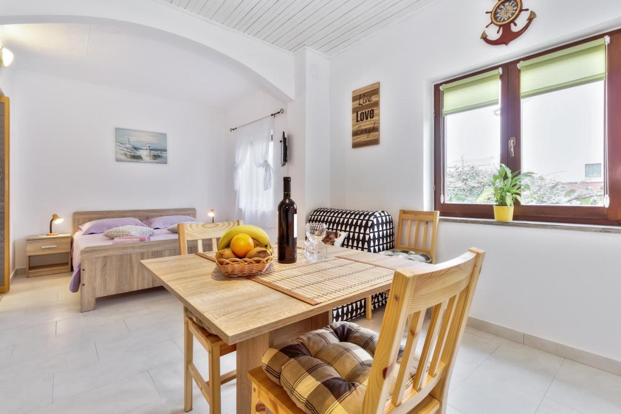 Apartments Grassi By Rent Istria อูมัค ภายนอก รูปภาพ