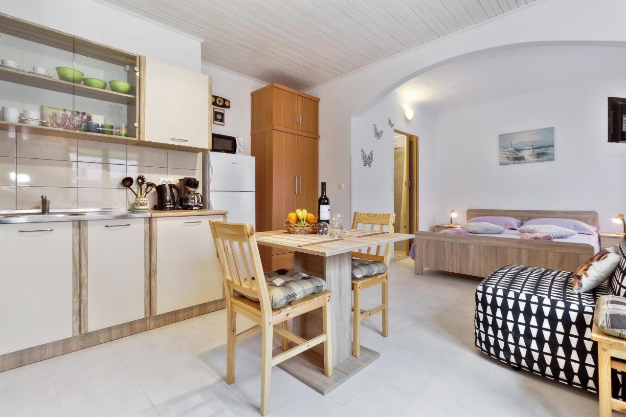Apartments Grassi By Rent Istria อูมัค ภายนอก รูปภาพ