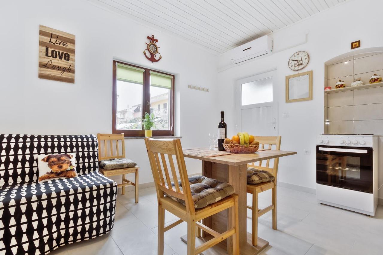 Apartments Grassi By Rent Istria อูมัค ภายนอก รูปภาพ