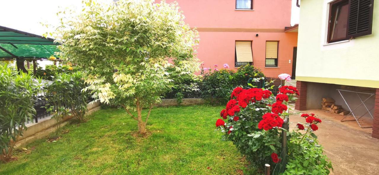 Apartments Grassi By Rent Istria อูมัค ภายนอก รูปภาพ