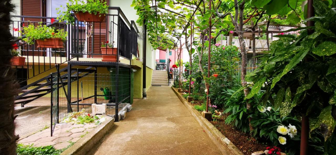 Apartments Grassi By Rent Istria อูมัค ภายนอก รูปภาพ