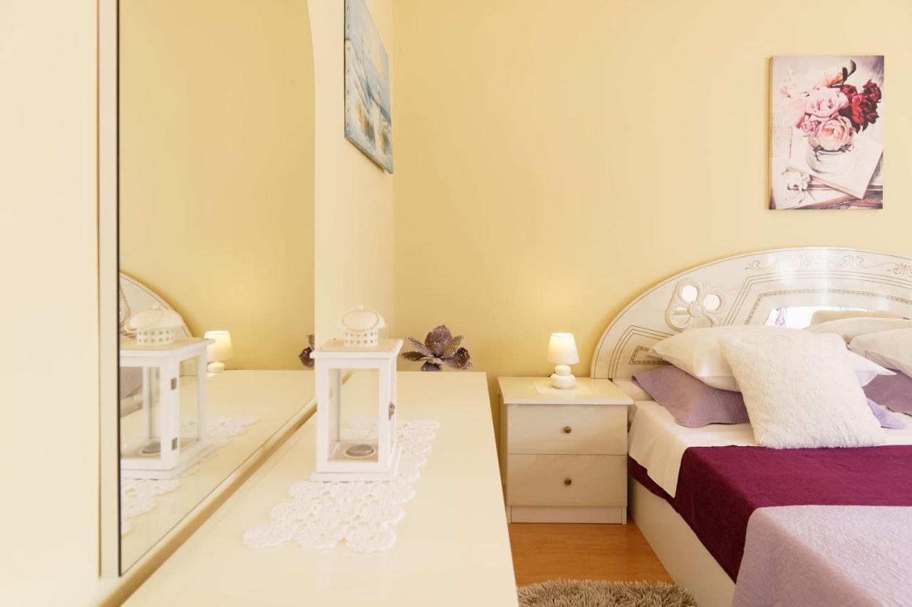 Apartments Grassi By Rent Istria อูมัค ภายนอก รูปภาพ