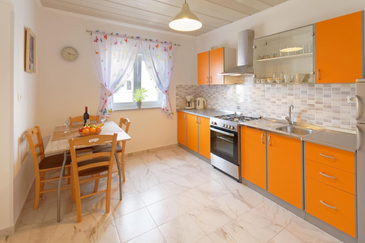 Apartments Grassi By Rent Istria อูมัค ภายนอก รูปภาพ